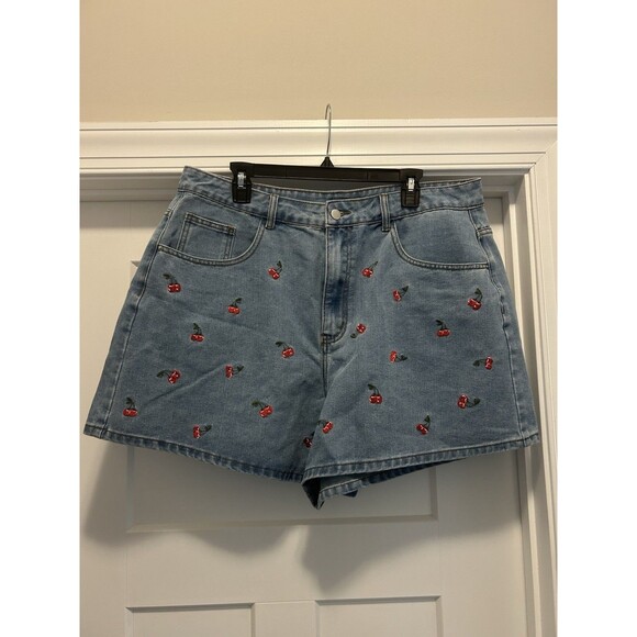New Cider Women’s Cherry Jean Shorts Size 1X Denim Cherry Print w Pockets Jorts - Picture 2 of 7